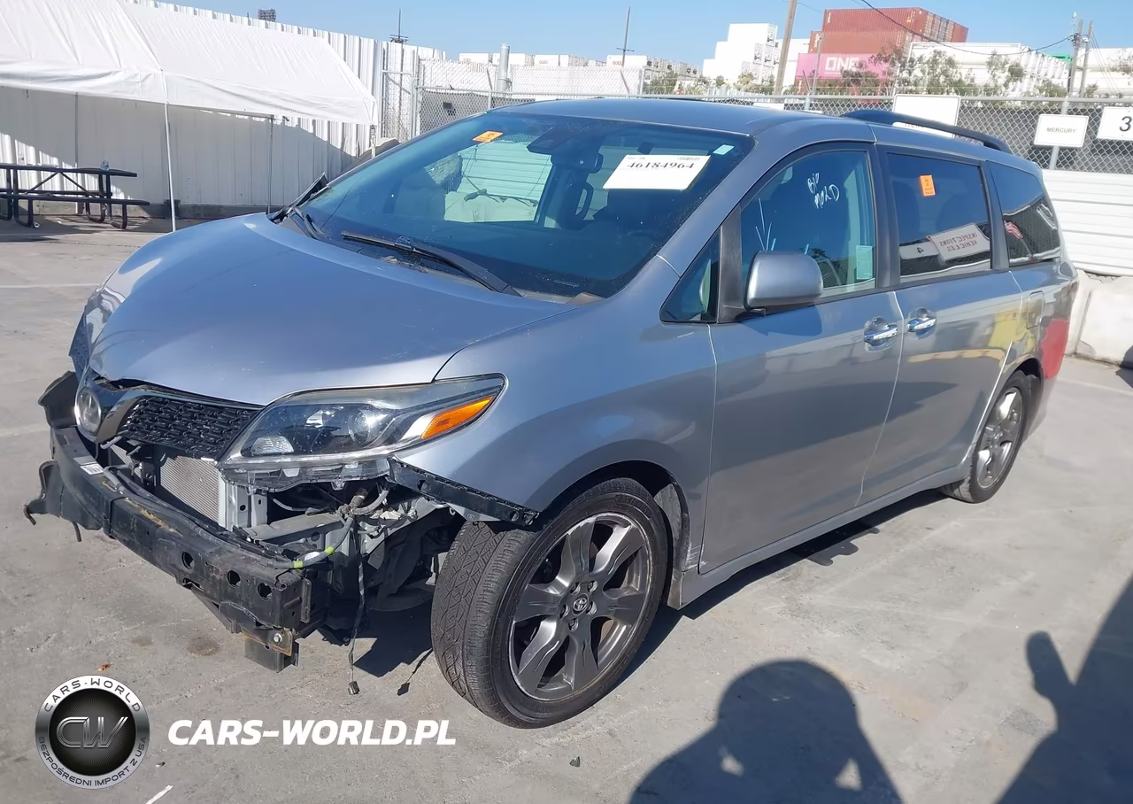 2018 Toyota Sienna Se 8 Passenger VIN:5TDXZ3DC3JS925137 - 2