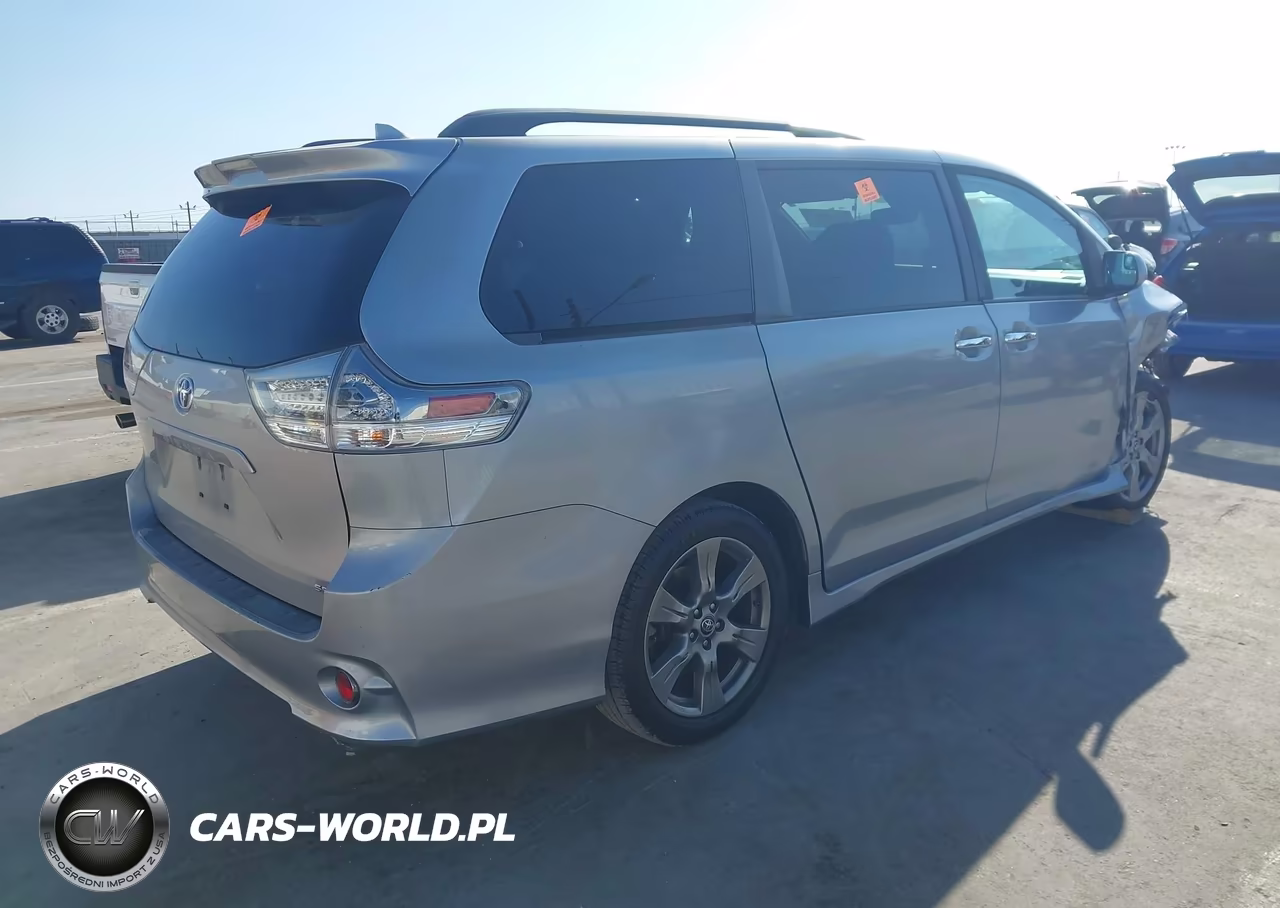2018 Toyota Sienna Se 8 Passenger VIN:5TDXZ3DC3JS925137 - 4