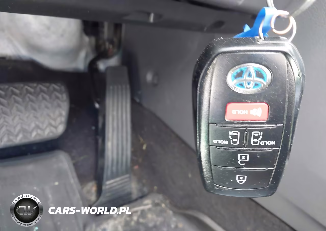 2023 Toyota Sienna Le VIN:5TDKSKFC5PS074540 - 11