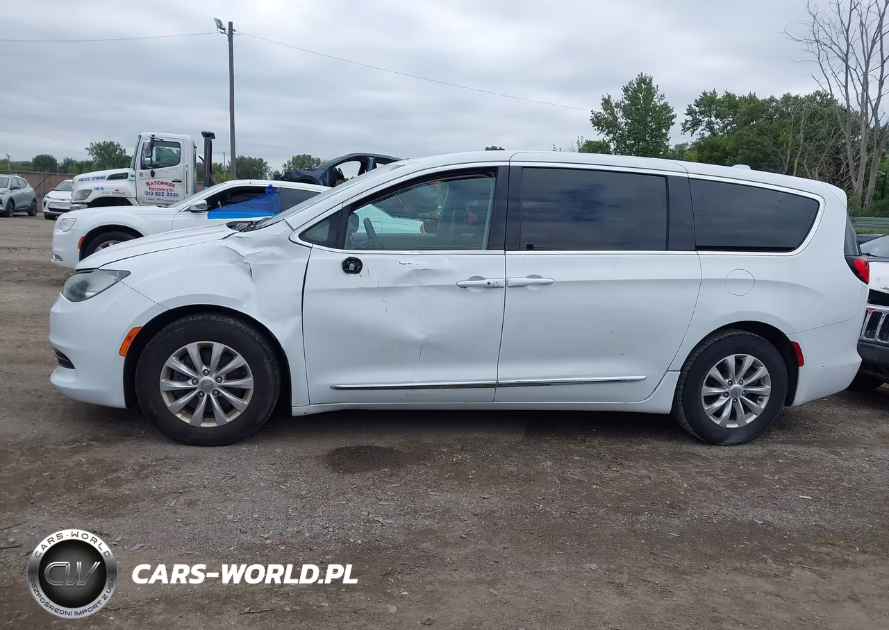 2018 Chrysler Pacifica Lx VIN:2C4RC1CG9JR171396 - 14