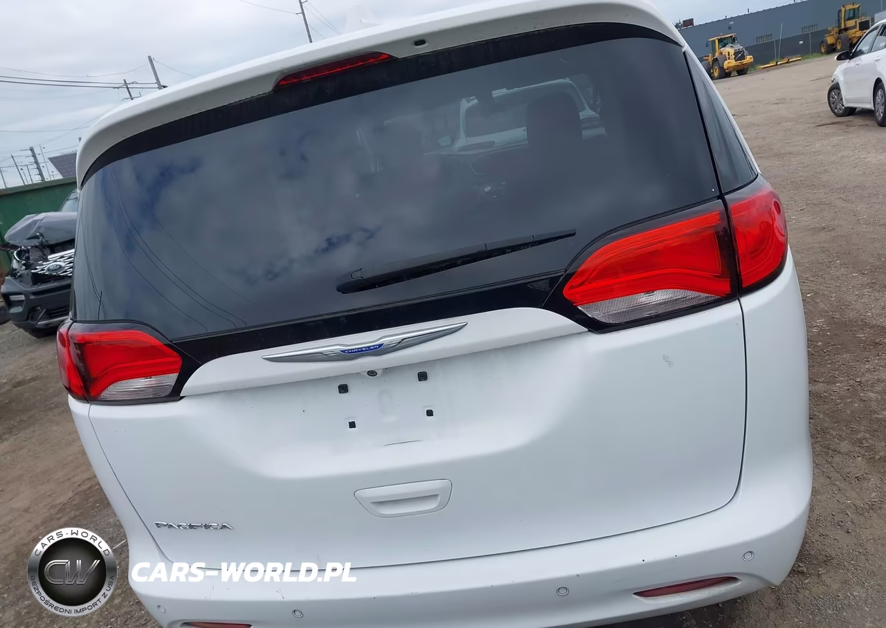 2018 Chrysler Pacifica Lx VIN:2C4RC1CG9JR171396 - 16