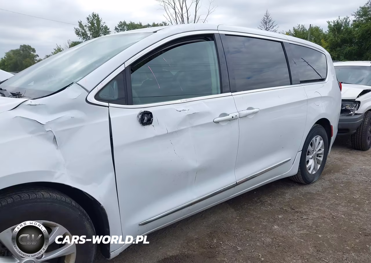 2018 Chrysler Pacifica Lx VIN:2C4RC1CG9JR171396 - 17