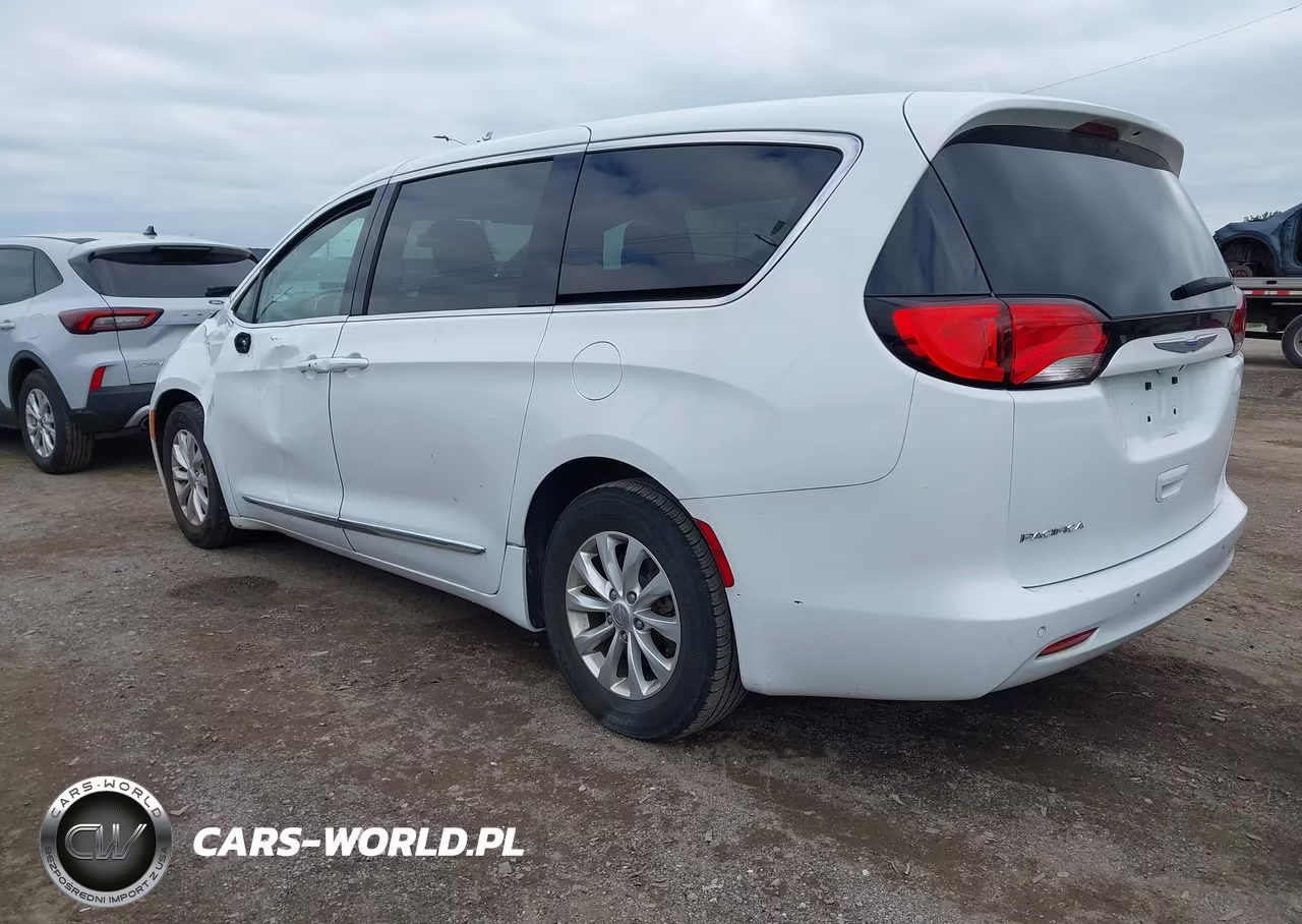 2018 Chrysler Pacifica Lx VIN:2C4RC1CG9JR171396 - 3