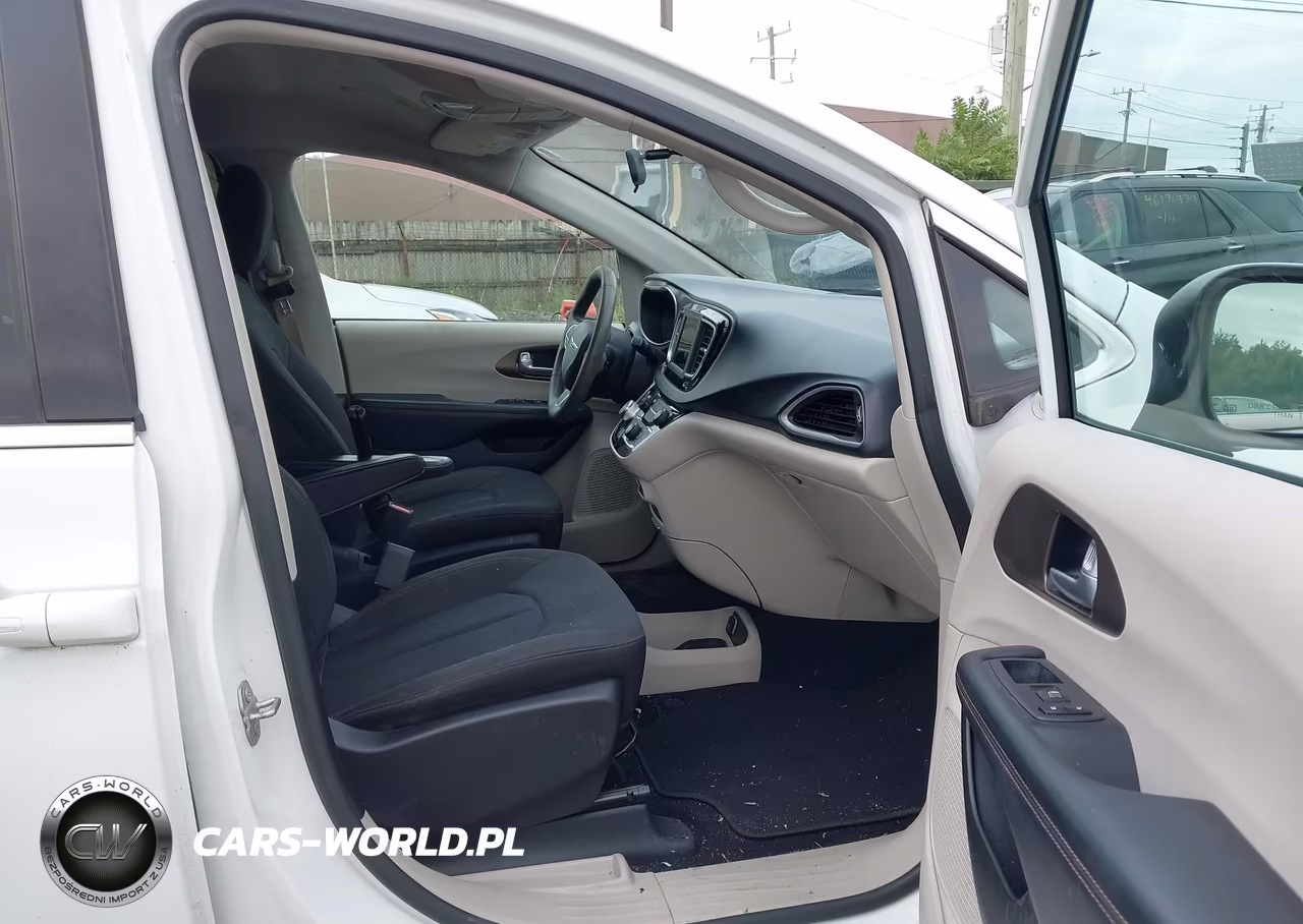 2018 Chrysler Pacifica Lx VIN:2C4RC1CG9JR171396 - 5