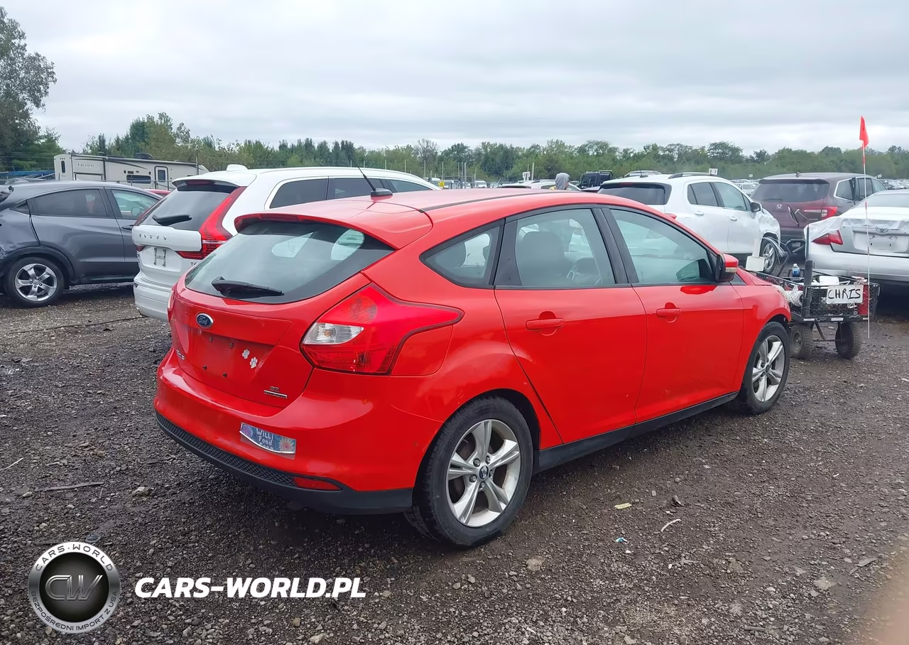 2014 Ford Focus Se VIN:1FADP3K22EL302768 - 4