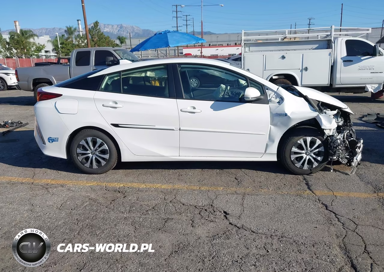 2021 Toyota Prius Prime Le VIN:JTDKAMFP6M3185676 - 14