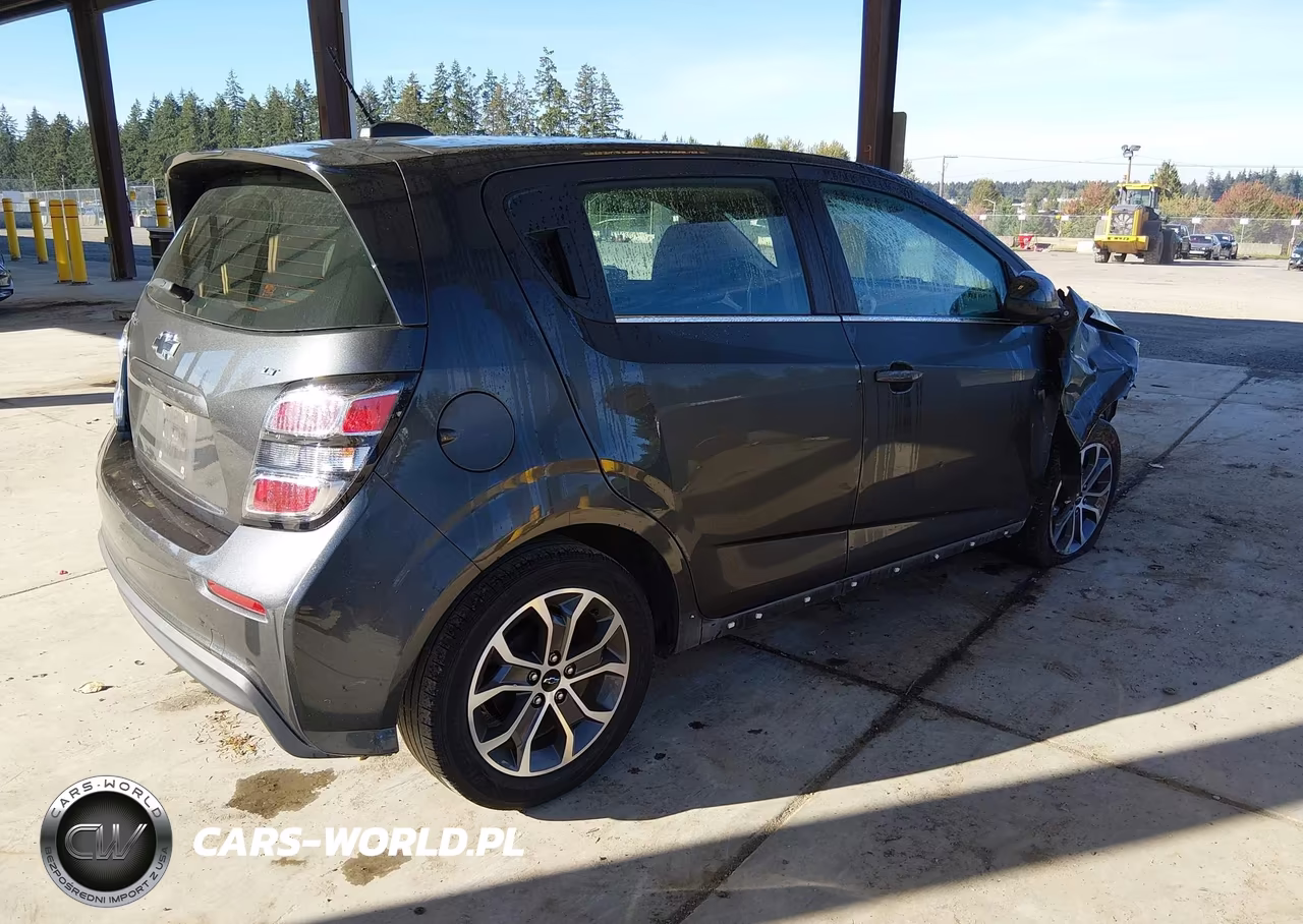 2018 Chevrolet Sonic Lt Auto VIN:1G1JD6SG6J4107899 - 4