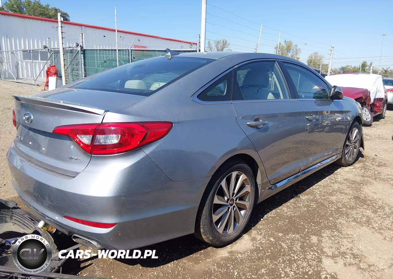 2016 Hyundai Sonata Sport VIN:5NPE34AF8GH422182 - 4