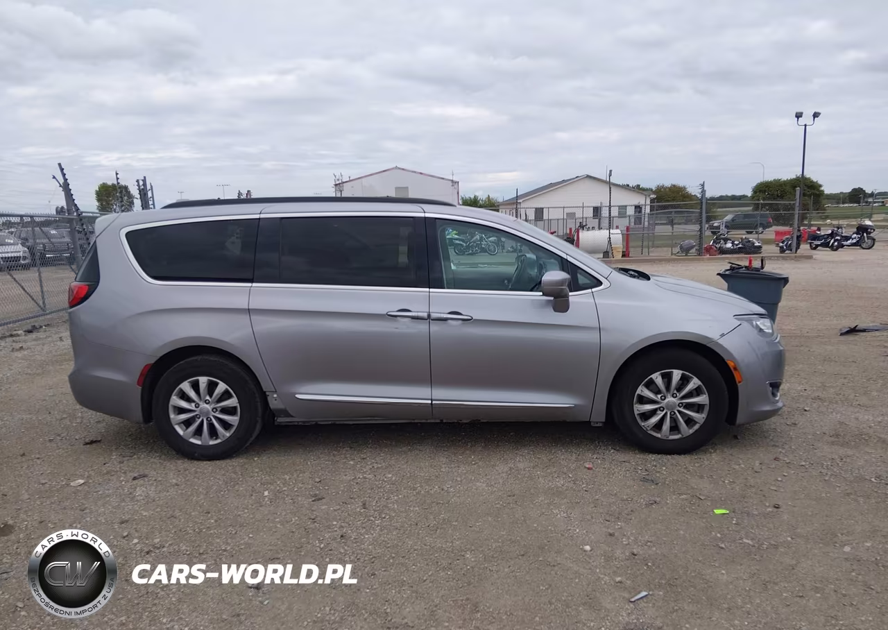 2017 Chrysler Pacifica Touring-L VIN:2C4RC1BG7HR598992 - 14