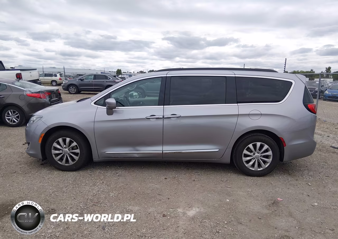2017 Chrysler Pacifica Touring-L VIN:2C4RC1BG7HR598992 - 15