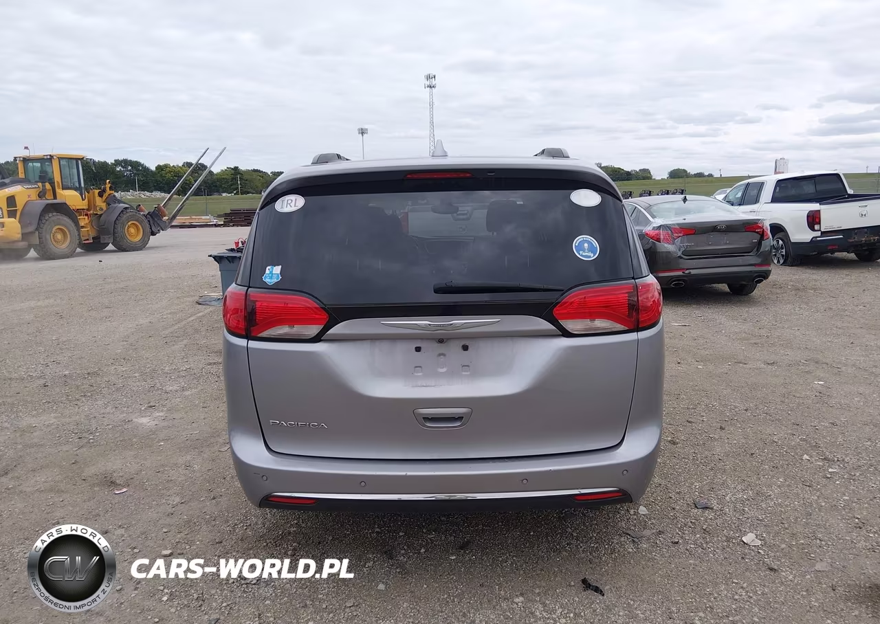 2017 Chrysler Pacifica Touring-L VIN:2C4RC1BG7HR598992 - 17