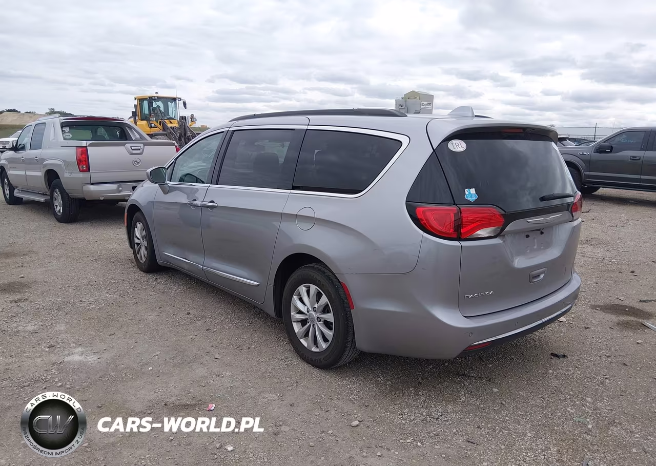 2017 Chrysler Pacifica Touring-L VIN:2C4RC1BG7HR598992 - 3