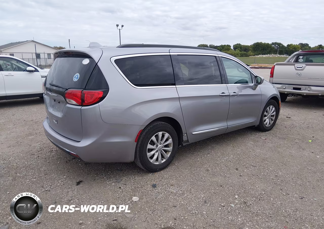 2017 Chrysler Pacifica Touring-L VIN:2C4RC1BG7HR598992 - 4