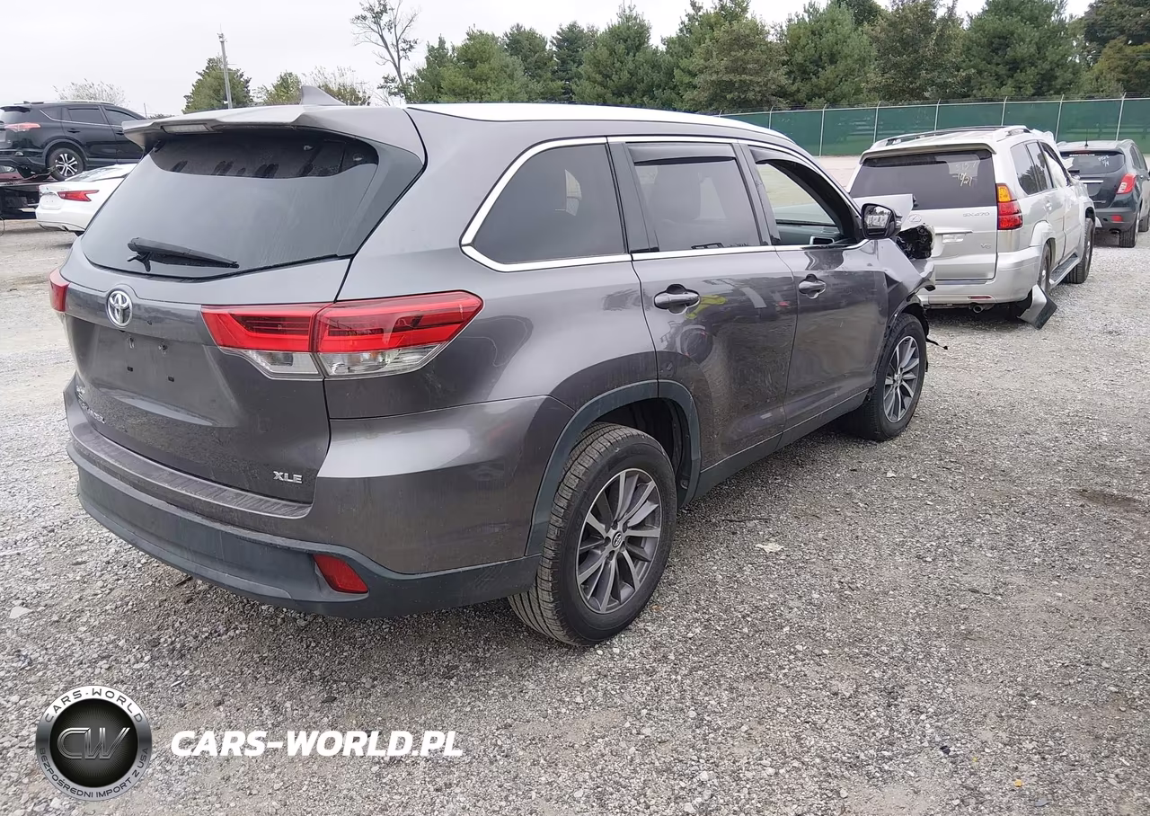 TOYOTA HIGHLANDER VIN:5TDKZRFH7KS558704 - 4
