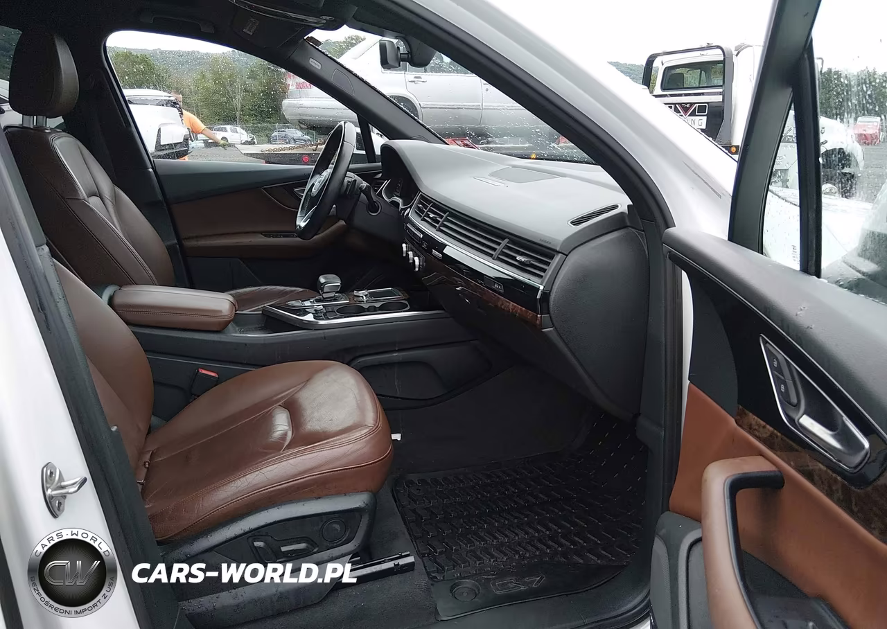 2017 Audi Q7 3.0T Premium VIN:WA1LAAF77HD021110 - 5