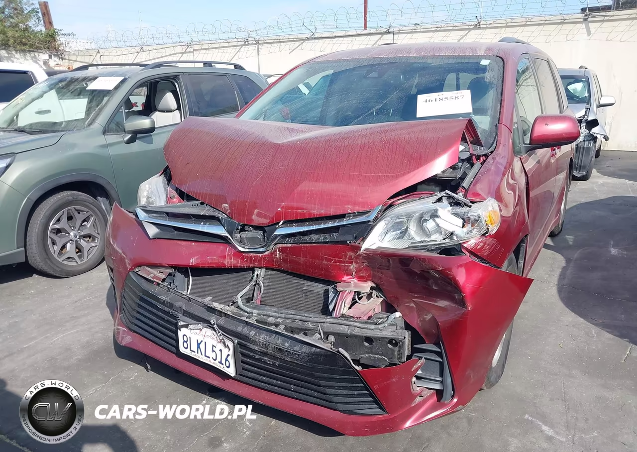 2018 Toyota Sienna Le 8 Passenger VIN:5TDKZ3DC3JS909014 - 13
