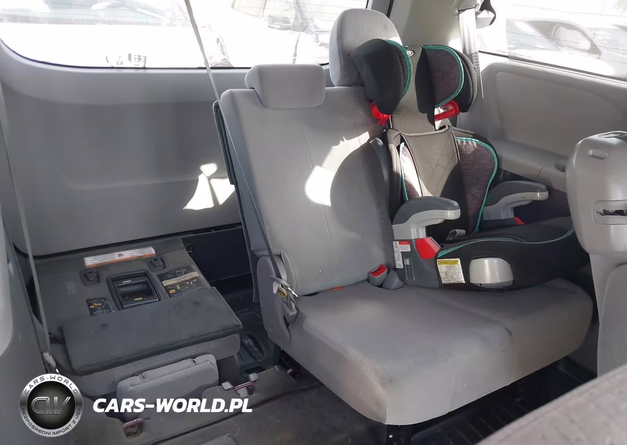 2018 Toyota Sienna Le 8 Passenger VIN:5TDKZ3DC3JS909014 - 22