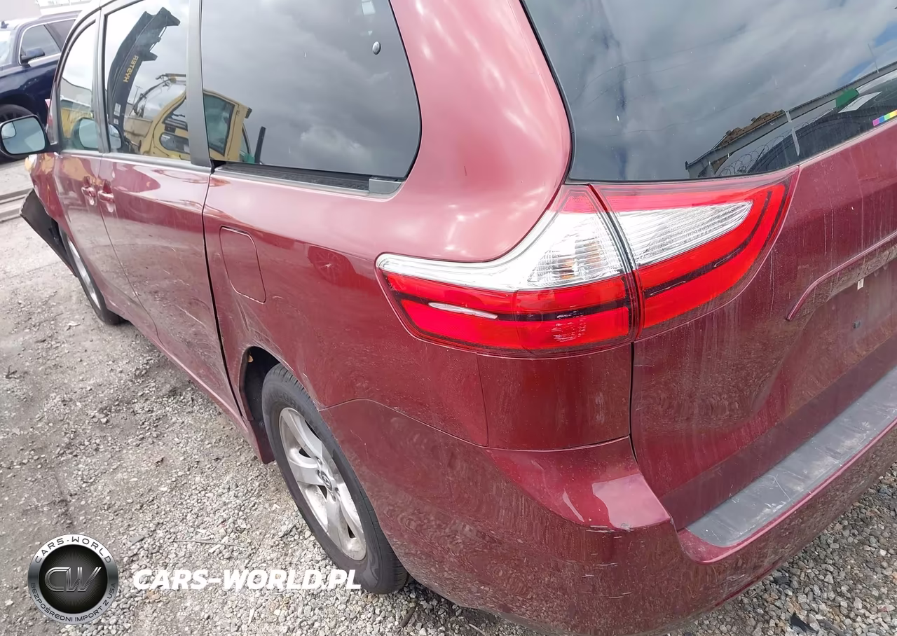 2018 Toyota Sienna Le 8 Passenger VIN:5TDKZ3DC3JS909014 - 3