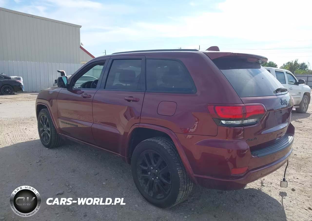 2019 Jeep Grand Cherokee Altitude 4X4 VIN:1C4RJFAGXKC709877 - 3