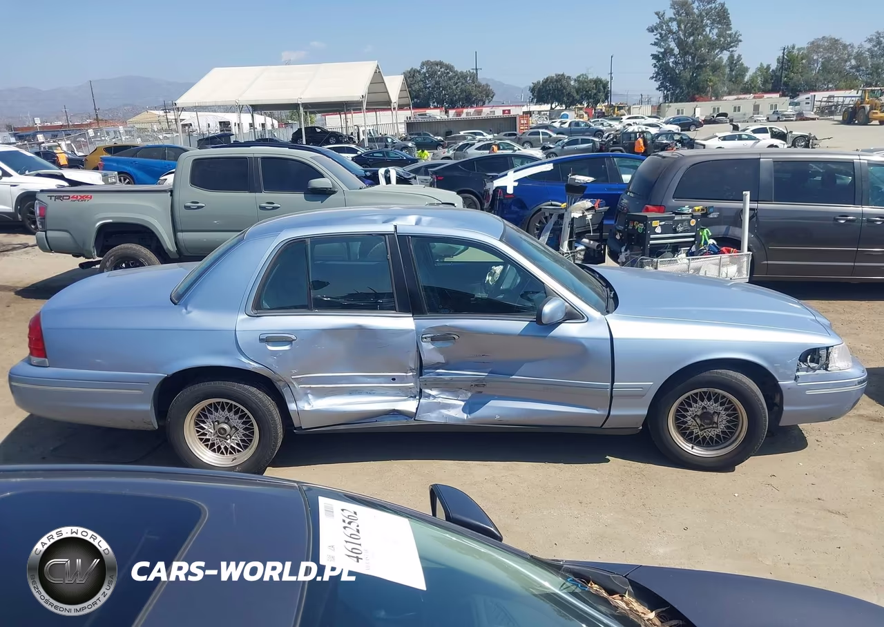 1998 Ford Crown Victoria Lx VIN:2FAFP74W5WX182761 - 13