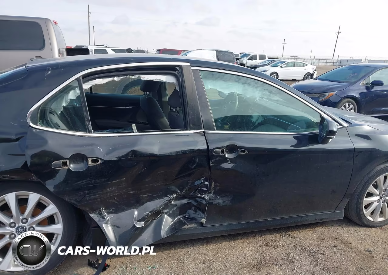 2018 Toyota Camry Le VIN:4T1B11HK9JU523363 - 14