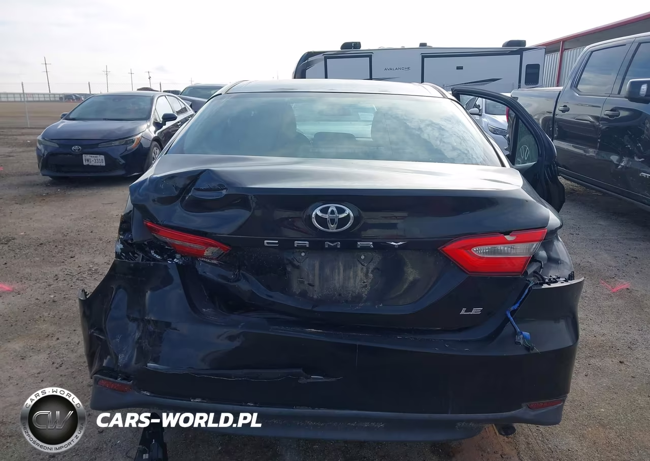2018 Toyota Camry Le VIN:4T1B11HK9JU523363 - 17