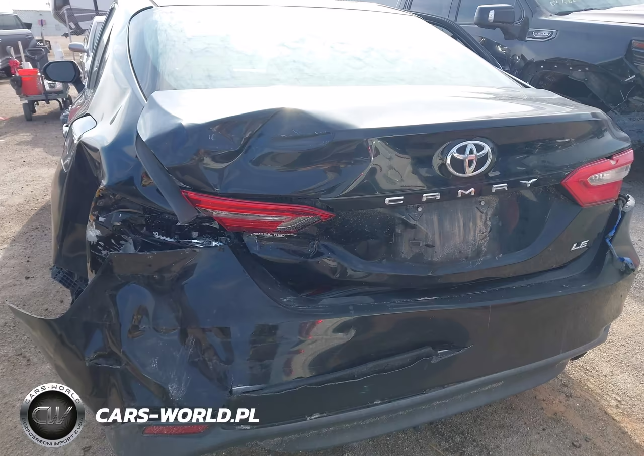 2018 Toyota Camry Le VIN:4T1B11HK9JU523363 - 18