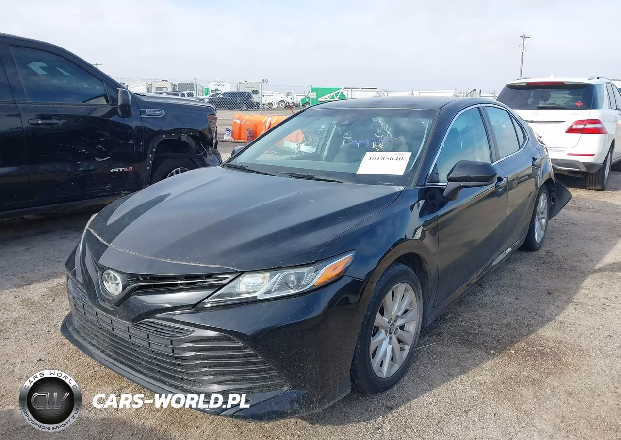2018 Toyota Camry Le VIN:4T1B11HK9JU523363 - 2