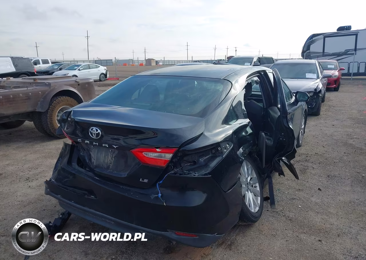 2018 Toyota Camry Le VIN:4T1B11HK9JU523363 - 4