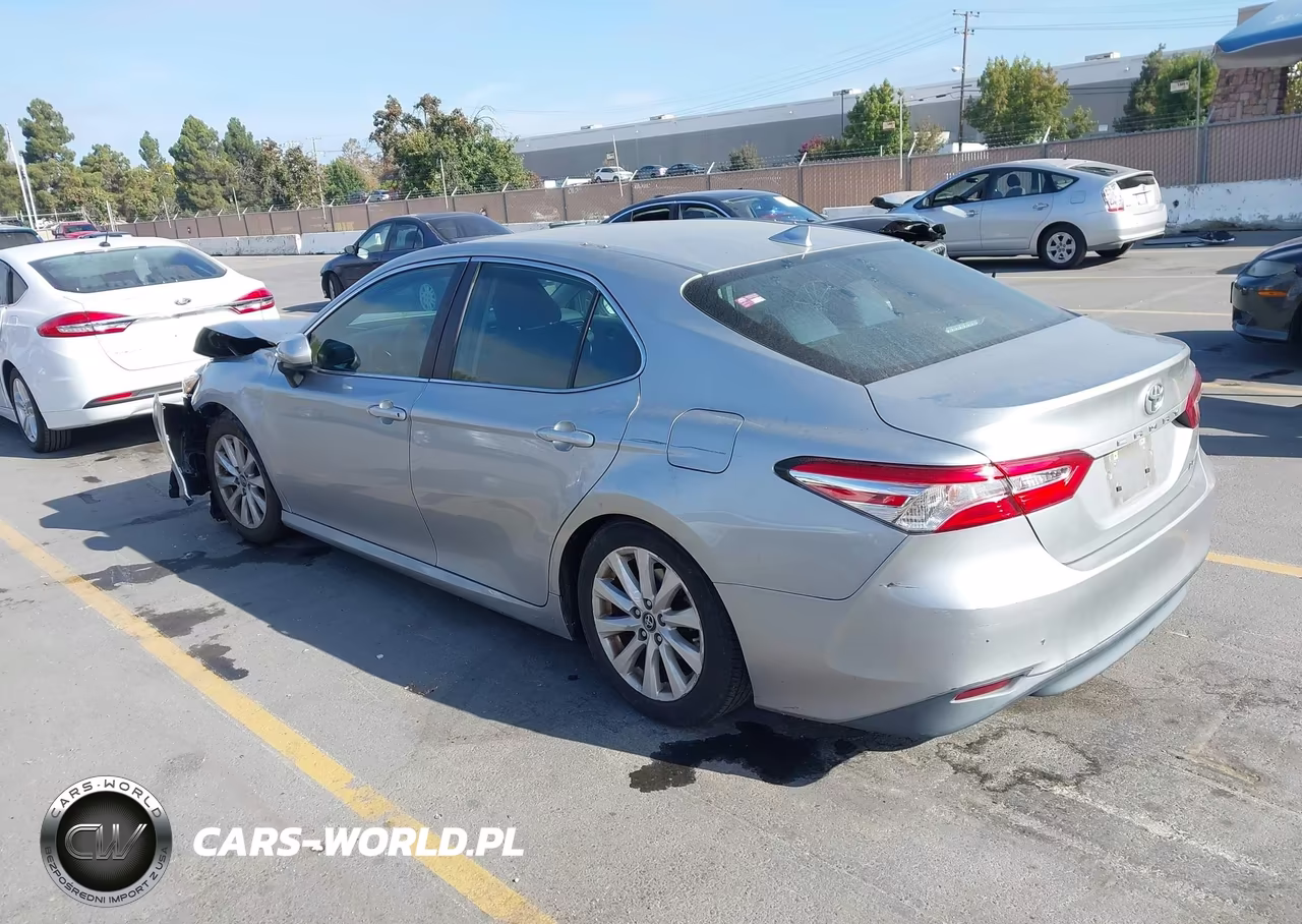 2019 Toyota Camry Le VIN:4T1B11HK0KU280687 - 3