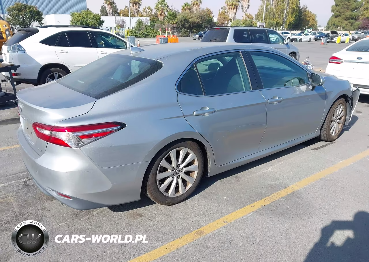 2019 Toyota Camry Le VIN:4T1B11HK0KU280687 - 4