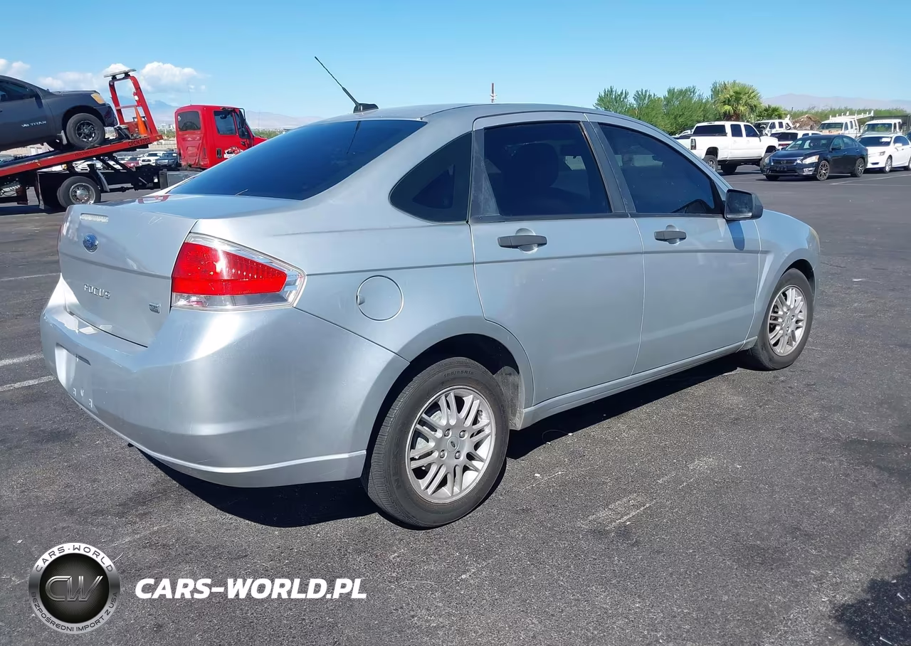 2010 Ford Focus Se VIN:1FAHP3FN7AW273329 - 4