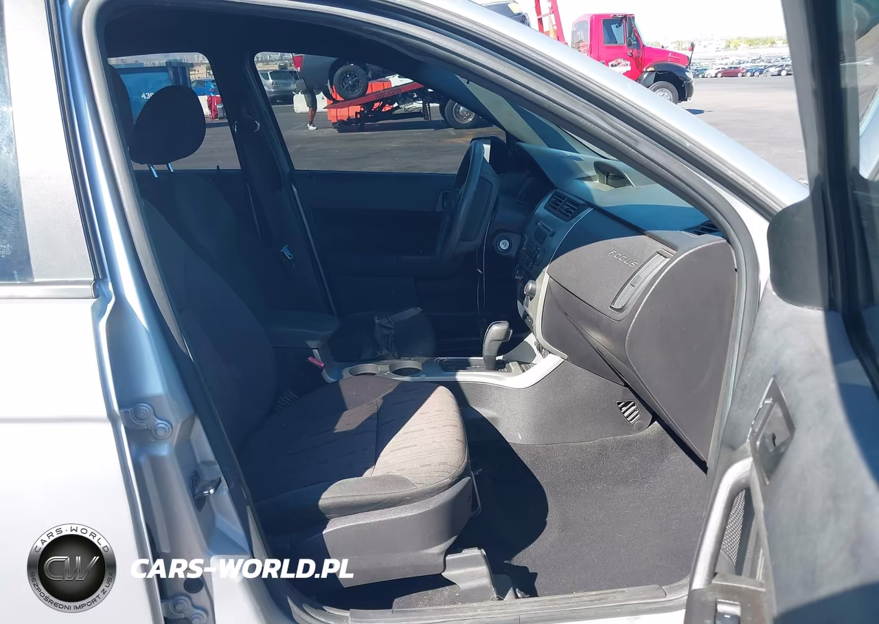 2010 Ford Focus Se VIN:1FAHP3FN7AW273329 - 5
