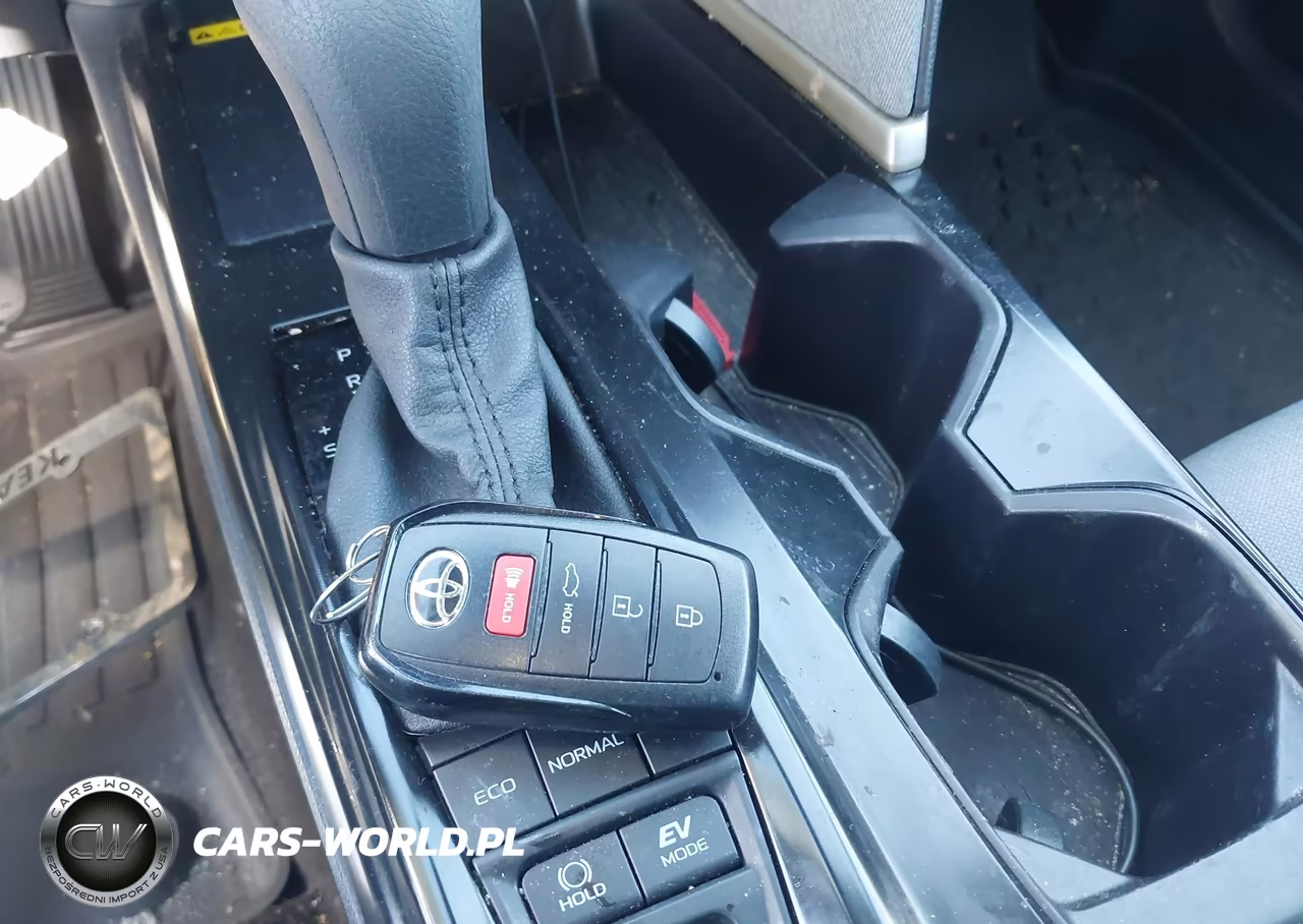 2025 Toyota Camry Le VIN:4T1DAACKXSU194075 - 11