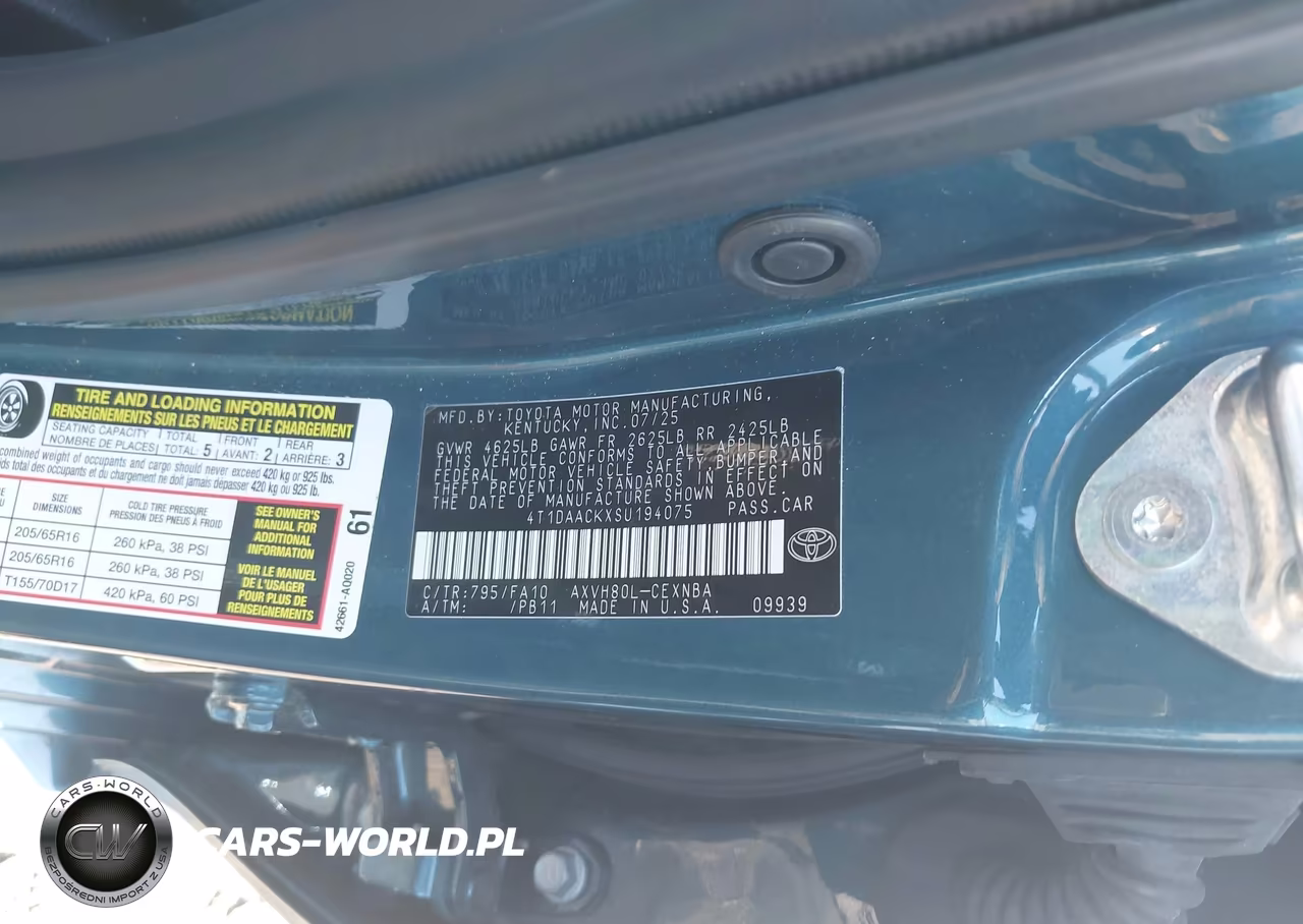 2025 Toyota Camry Le VIN:4T1DAACKXSU194075 - 9
