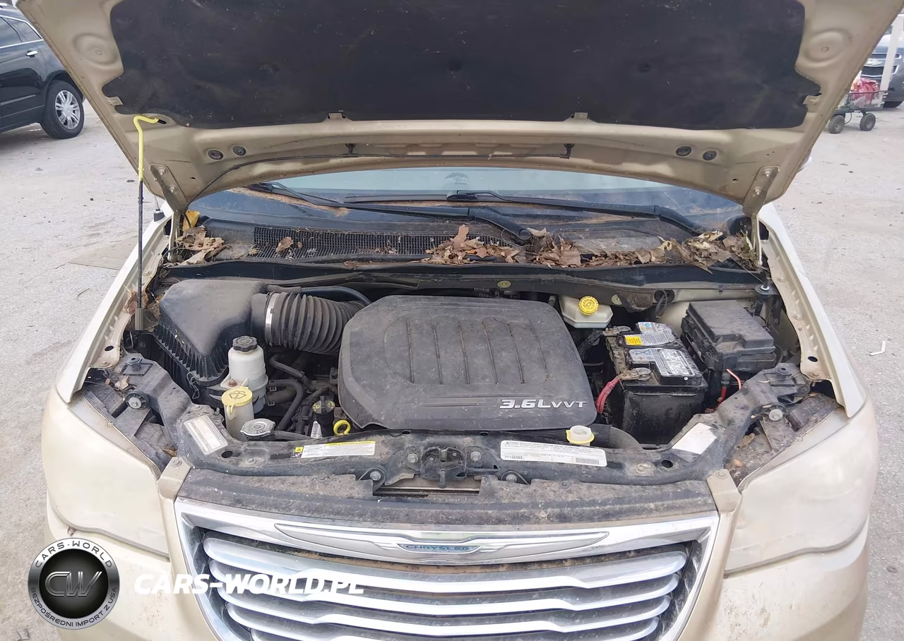 2012 Chrysler Town & Country Touring-L VIN:2C4RC1CG3CR125498 - 10