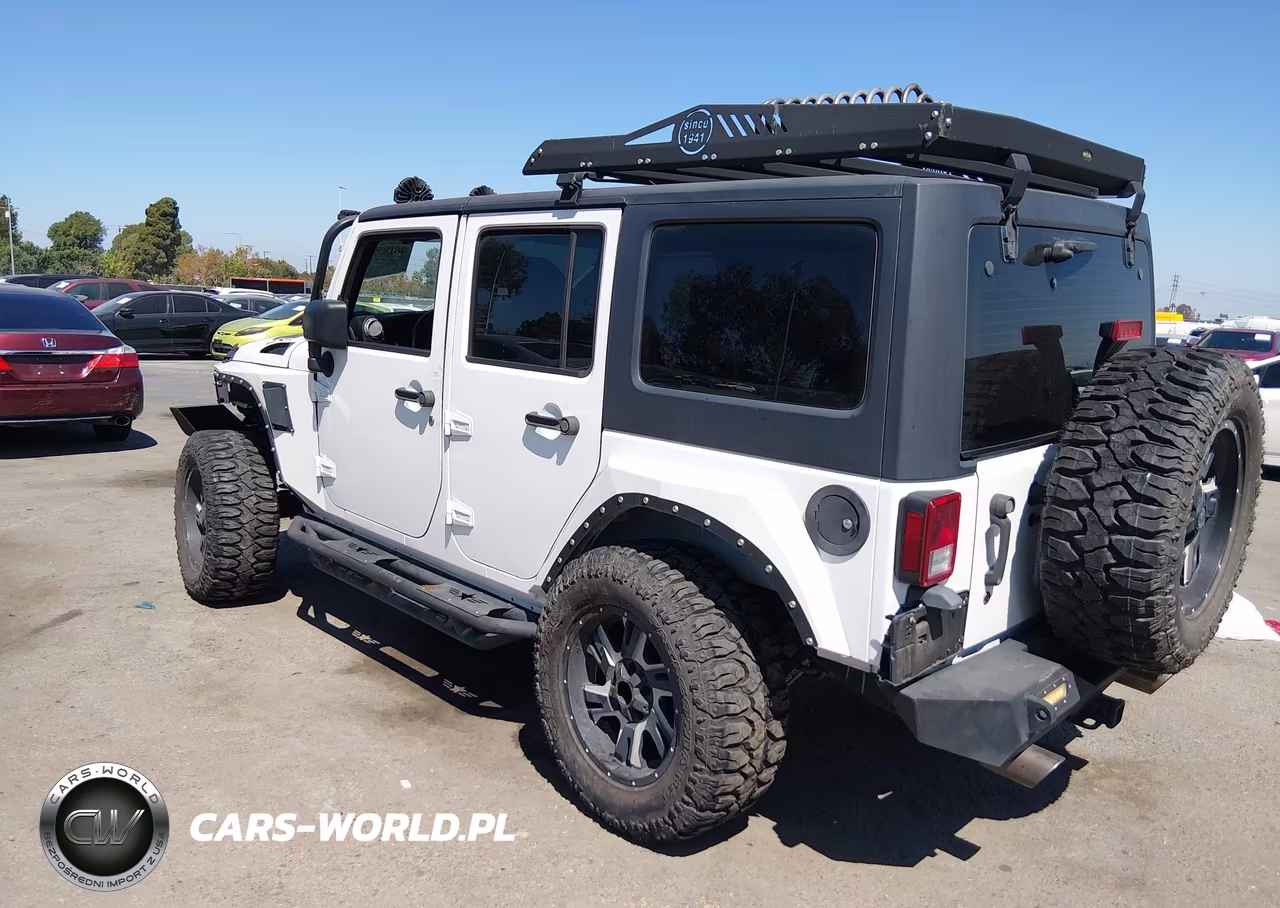 2016 Jeep Wrangler Unlimited Sport VIN:1C4BJWDG0GL194196 - 3