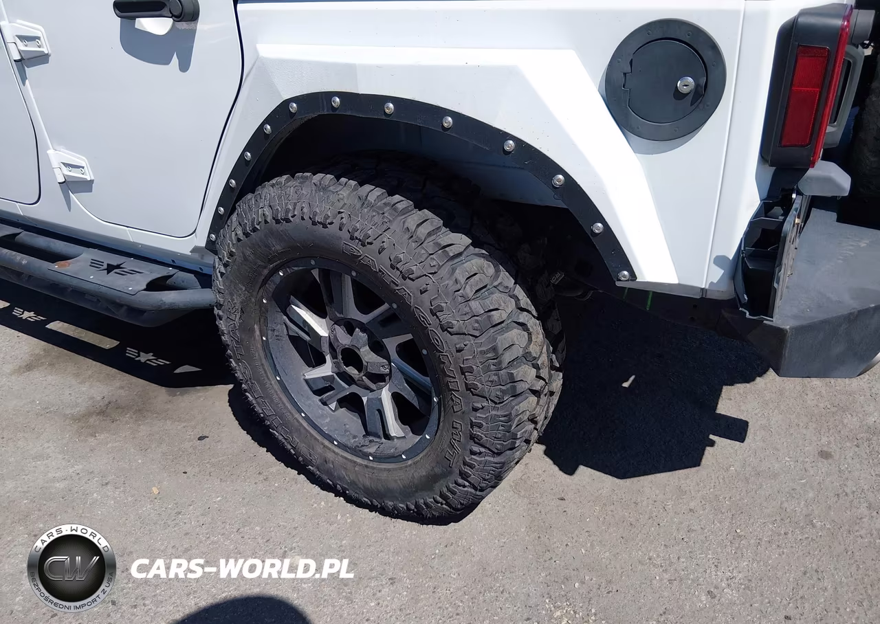 2016 Jeep Wrangler Unlimited Sport VIN:1C4BJWDG0GL194196 - 6