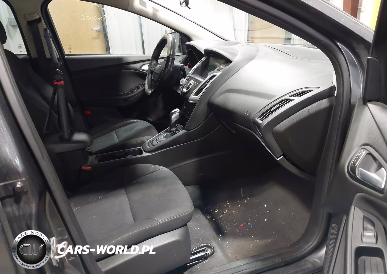 2016 Ford Focus Se VIN:1FADP3F20GL386893 - 5