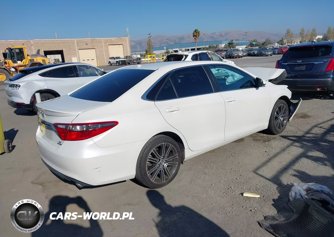 2016 Toyota Camry Se VIN:4T1BF1FK6GU513130 - 4