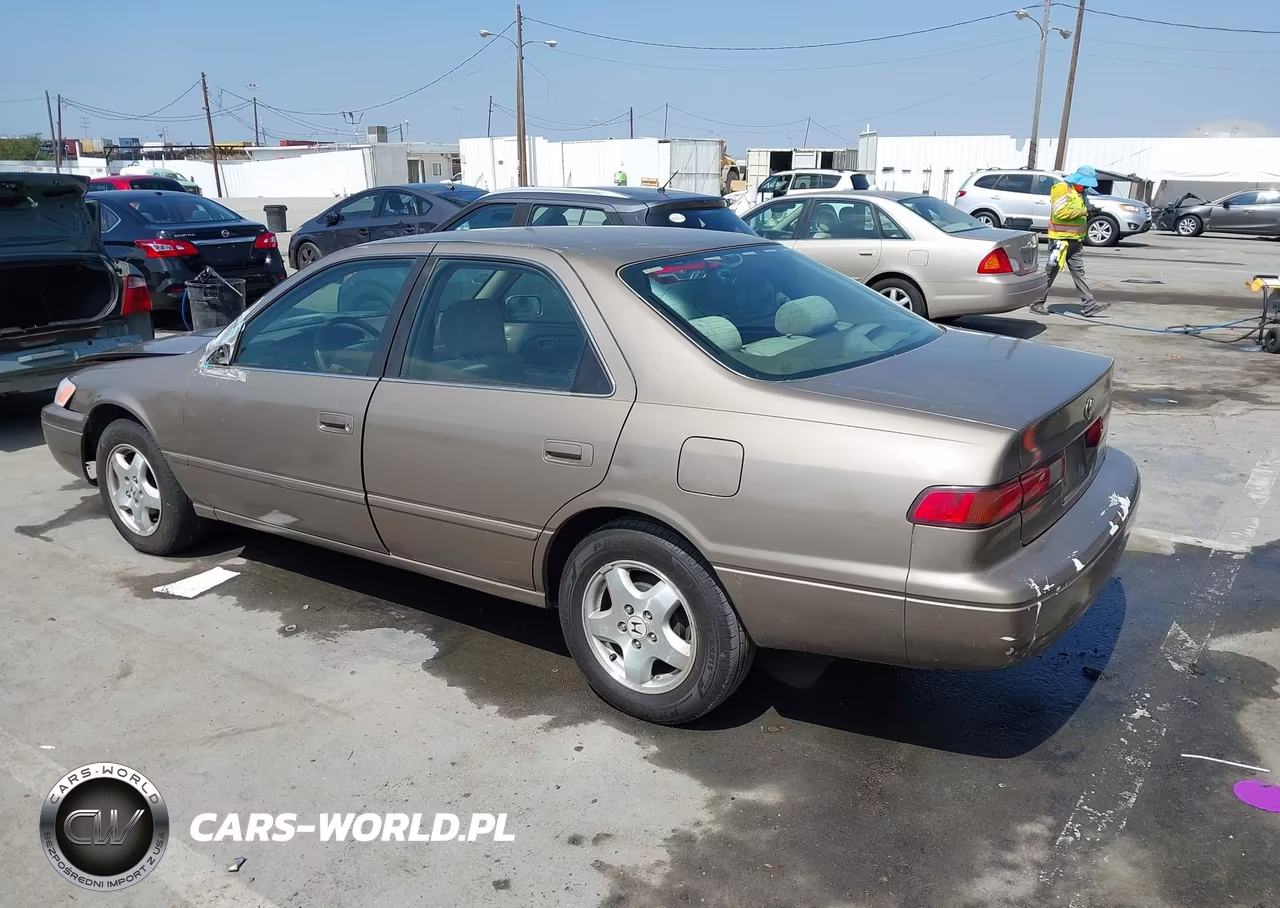 1999 Toyota Camry Le VIN:JT2BG22KXX0296839 - 3
