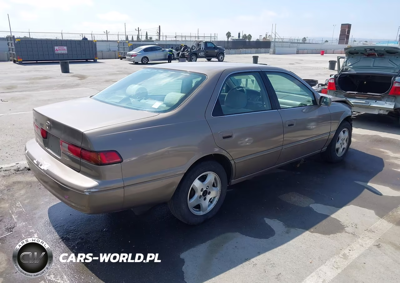 1999 Toyota Camry Le VIN:JT2BG22KXX0296839 - 4