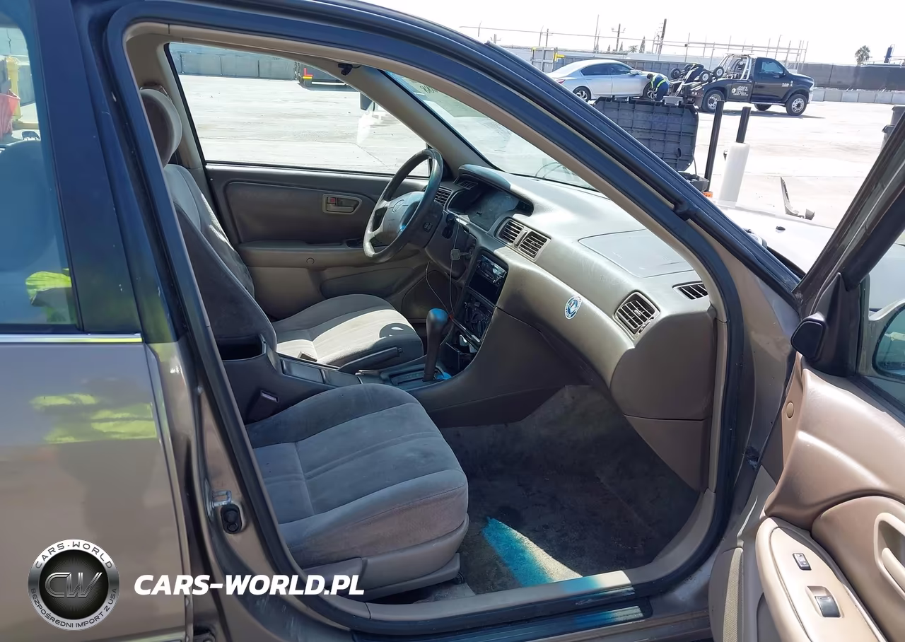 1999 Toyota Camry Le VIN:JT2BG22KXX0296839 - 5