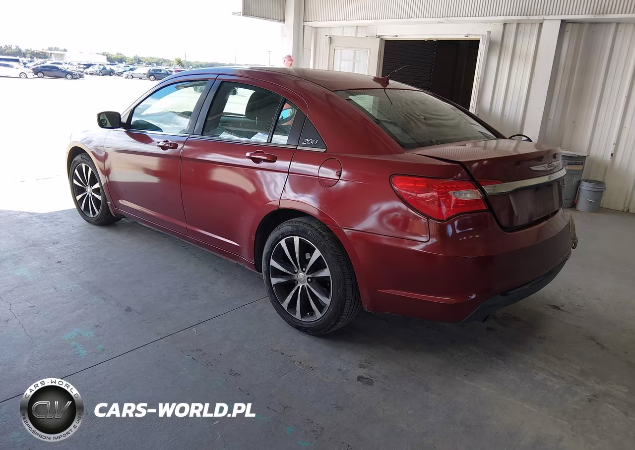 2014 Chrysler 200 Touring VIN:1C3CCBBGXEN186784 - 3