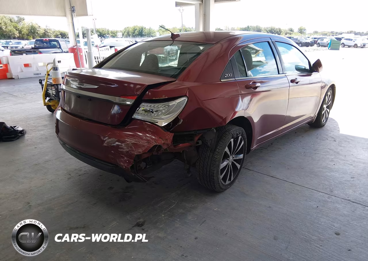 2014 Chrysler 200 Touring VIN:1C3CCBBGXEN186784 - 4