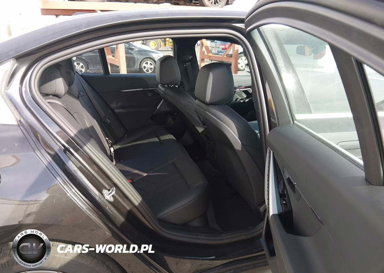 2027 BMW 530I VIN:WBA53FJ03VCY36807 - 8