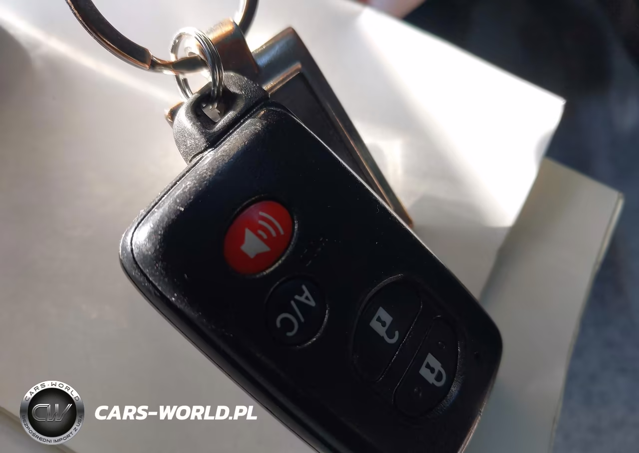 2015 Toyota Prius Plug-In VIN:JTDKN3DP4F3068439 - 11