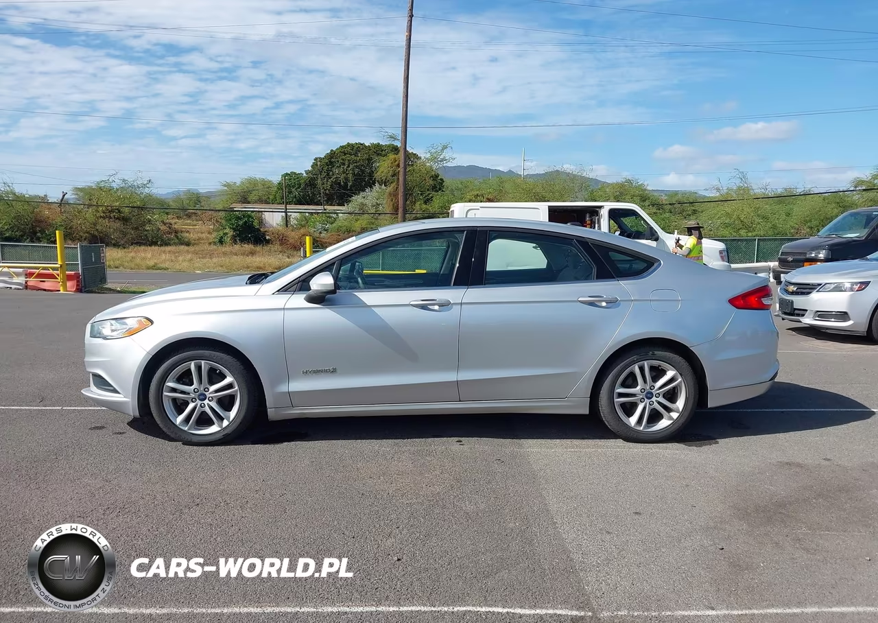 2018 Ford Fusion Hybrid S VIN:3FA6P0UUXJR254650 - 16