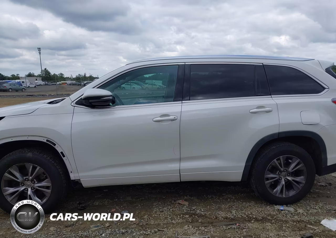 2015 Toyota Highlander Xle V6 VIN:5TDKKRFH4FS090411 - 14