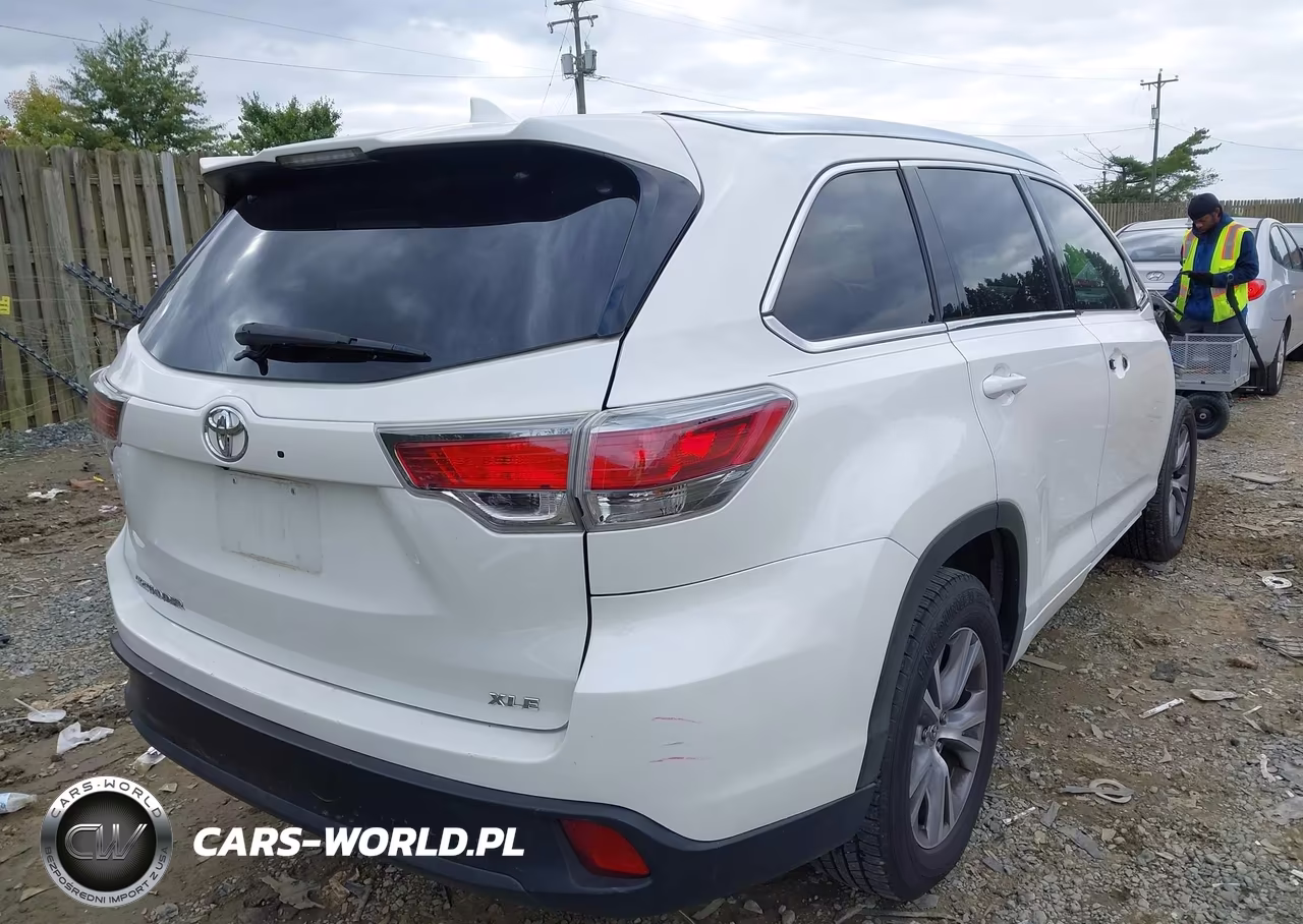 2015 Toyota Highlander Xle V6 VIN:5TDKKRFH4FS090411 - 4